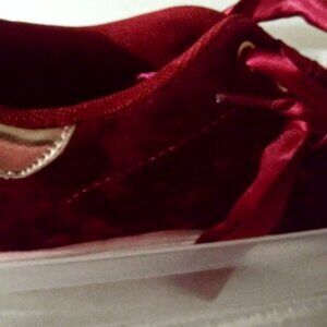 2 pairs of women gym shoes